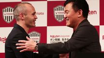 イニエスタを自家用機で連れて帰る…サッカーファンの度肝を抜いた楽天･三木谷浩史の｢超速交渉｣の舞台裏