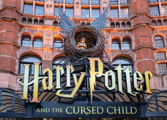 ハリー・ポッターと呪いの子劇場公演のロンドン公演看板