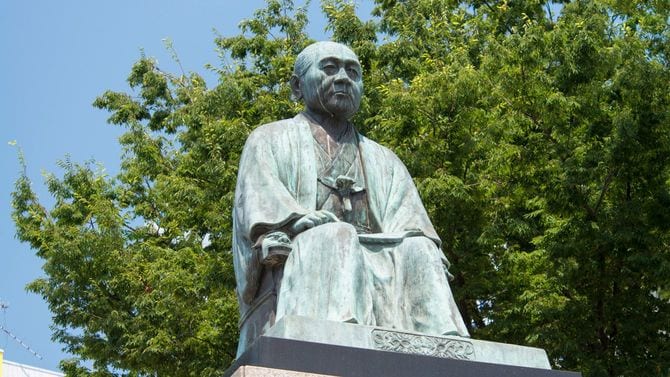 渋沢栄一像（埼玉県深谷市・深谷駅前＝2019年07月）