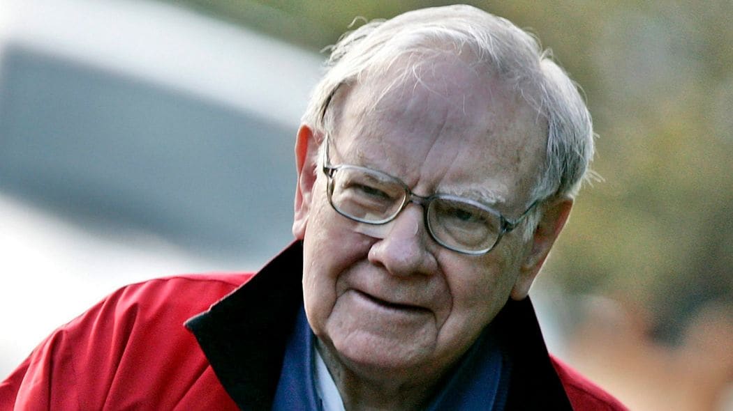 ｢世界一の金持ちになっても10円玉を拾う｣バフェットが投資家として尊敬を集める本当の理由 ぜいたくをするために､お金を稼いでいるのではない