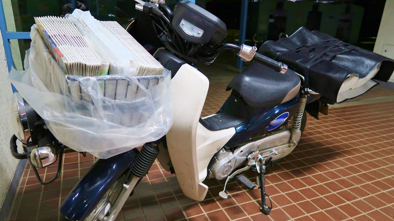 毎日配り切れない新聞が1000部…｢体調が悪い｣｢転んだ｣70代80代が主戦力の地方の配送現場で今起きていること ｢生活サービスの担い手が高齢者｣という人手不足ニッポンの未来