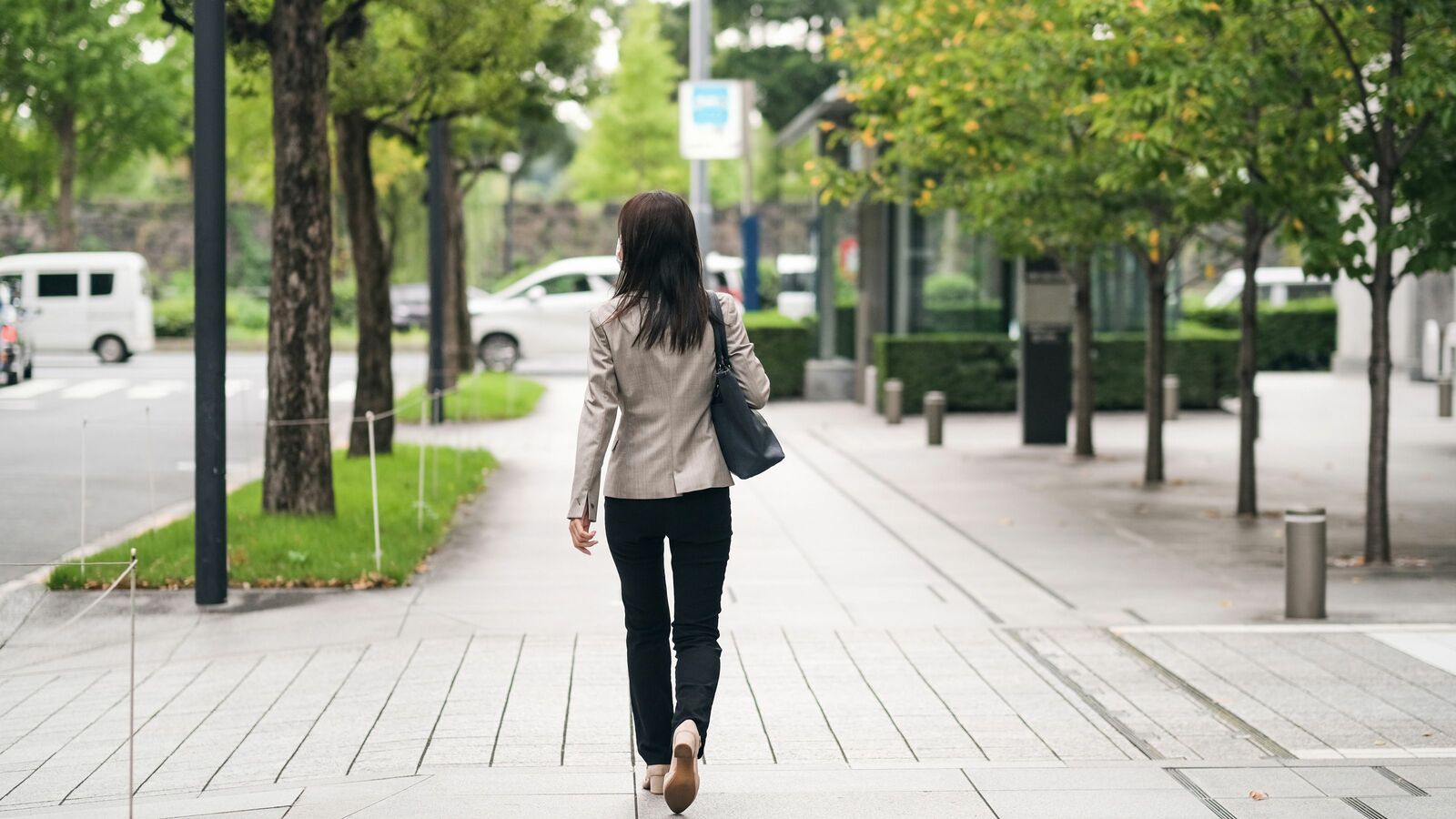 ｢父からお金をもらわないと何もできないなんて…｣専業主婦の母をもつ40代独身女性が結婚を焦らないワケ 稼ぎのある男性を探すことよりキャリアを築くことが最優先だった