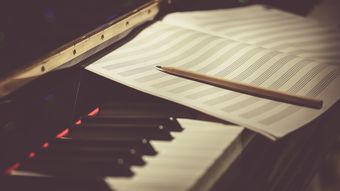 『進撃の巨人』がヒットするとは思っていなかった…サントラが10万枚売れても作曲家が調子に乗れなかった理由