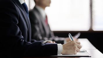 そもそも敬語になっていない…｢させていただく｣と言われるとイラッとする言語学的な理由