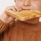 ｢頭のいい子が育つ家庭｣の食卓には出てこない…朝ごはんのパンに塗りがちな｢脳に悪影響でしかない食品｣とは
