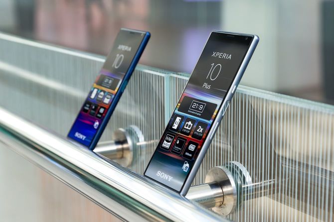 セルビア、ベオグラードの店に陳列されたXPERIA+