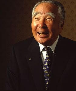 <strong>スズキ 鈴木修会長兼CEO</strong><br>1930年生まれ。中央大学法学部卒。中央相互銀行を経て、58年鈴木自動車工業入社。67年常務、73年専務を経て、78年社長。2000年会長となる。記者会見などではきわどい質問を巧みなジョークでかわして会場を沸かせる。