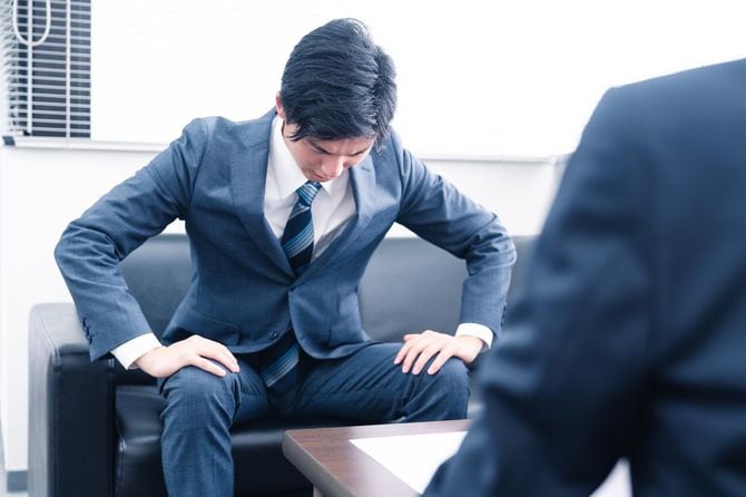 謝罪するビジネスマン