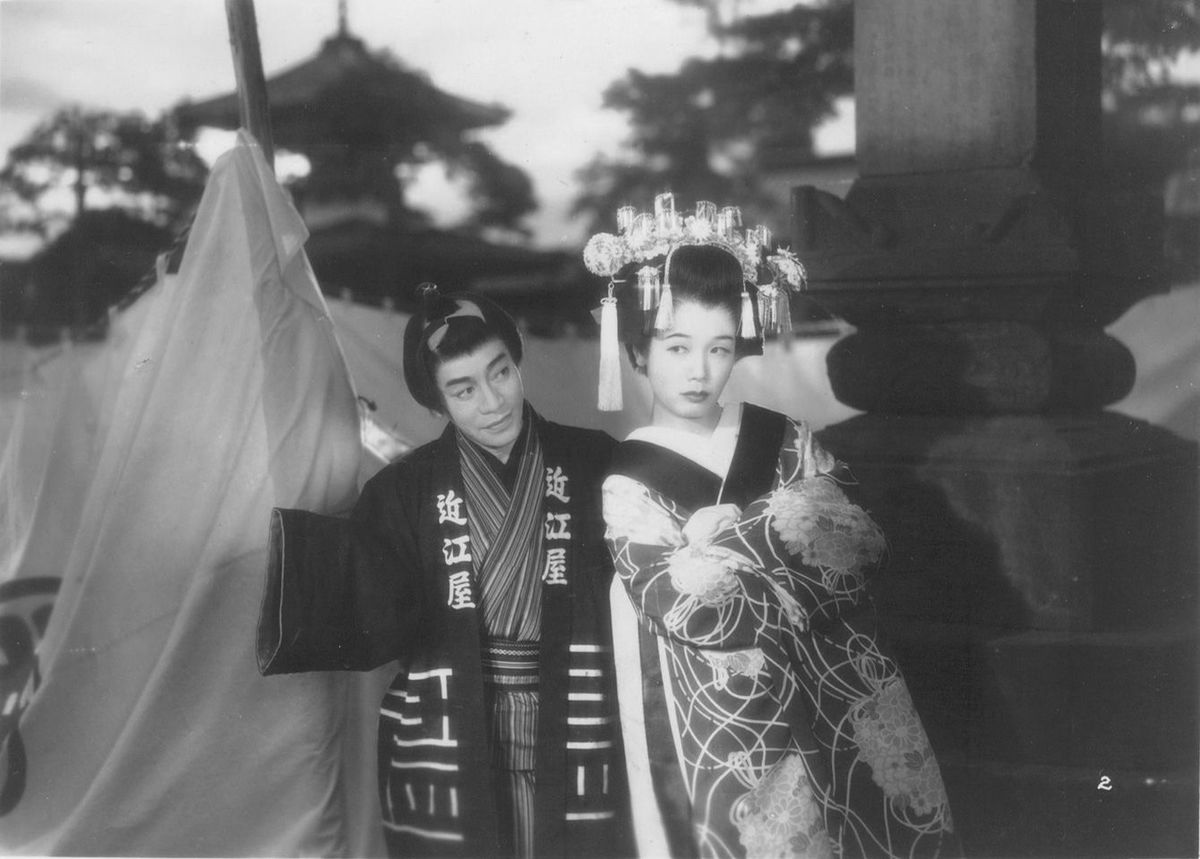 映画版『お染久松』のエノケン（榎本健一）と笠置シヅ子（右）