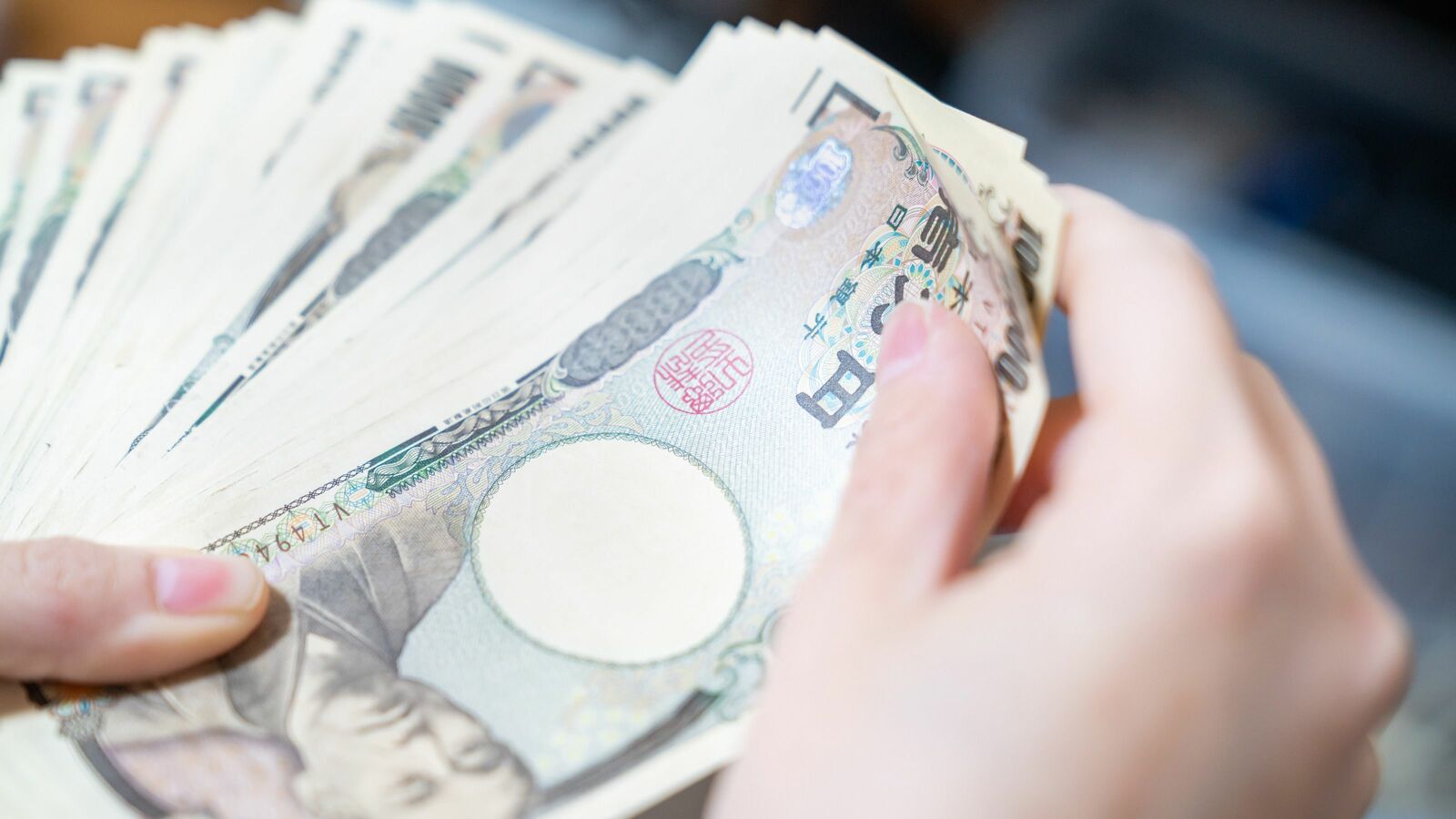 ｢消費税35%｣でも借金返済に122年かかる…政治家が口にしない"現金バラマキ"の恐ろしいツケ 日本円の暴落で預貯金は全てパーになる