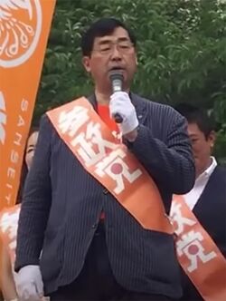 代表を務める松田学氏。2022年6月20日、中野駅北口にて。