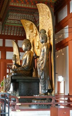 白鳳期に作られた薬師寺の薬師三尊像