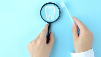歯をいつも噛み締めている人に現れる取り返しのつかない｢ある症状｣
