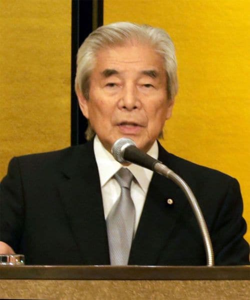 講演する自民党の中曽根弘文憲法改正実現本部長＝2026年6月28日午後、富山県高岡市