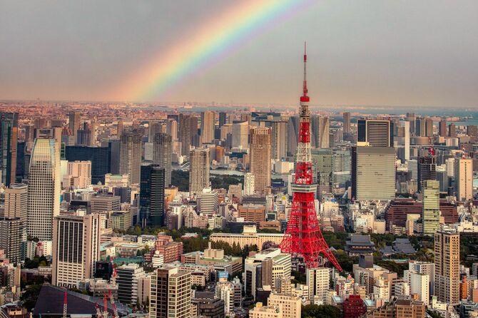 雨の後、虹が掛かった、東京タワーの見える景色