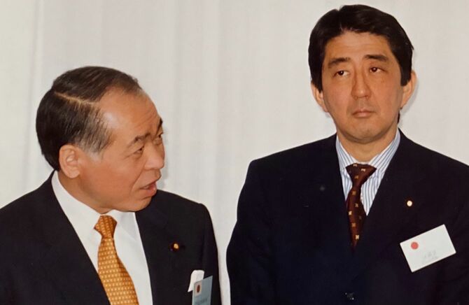 2001年3月の森喜朗総理とプーチン大統領の会談に同行した安倍晋三氏と鈴木宗男氏。