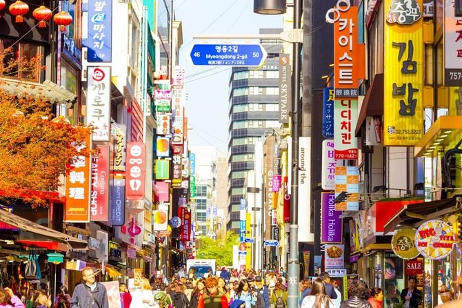 2015年4月17日、混雑する明洞