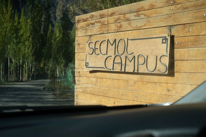 SECMOL CAMPUSと書かれた看板