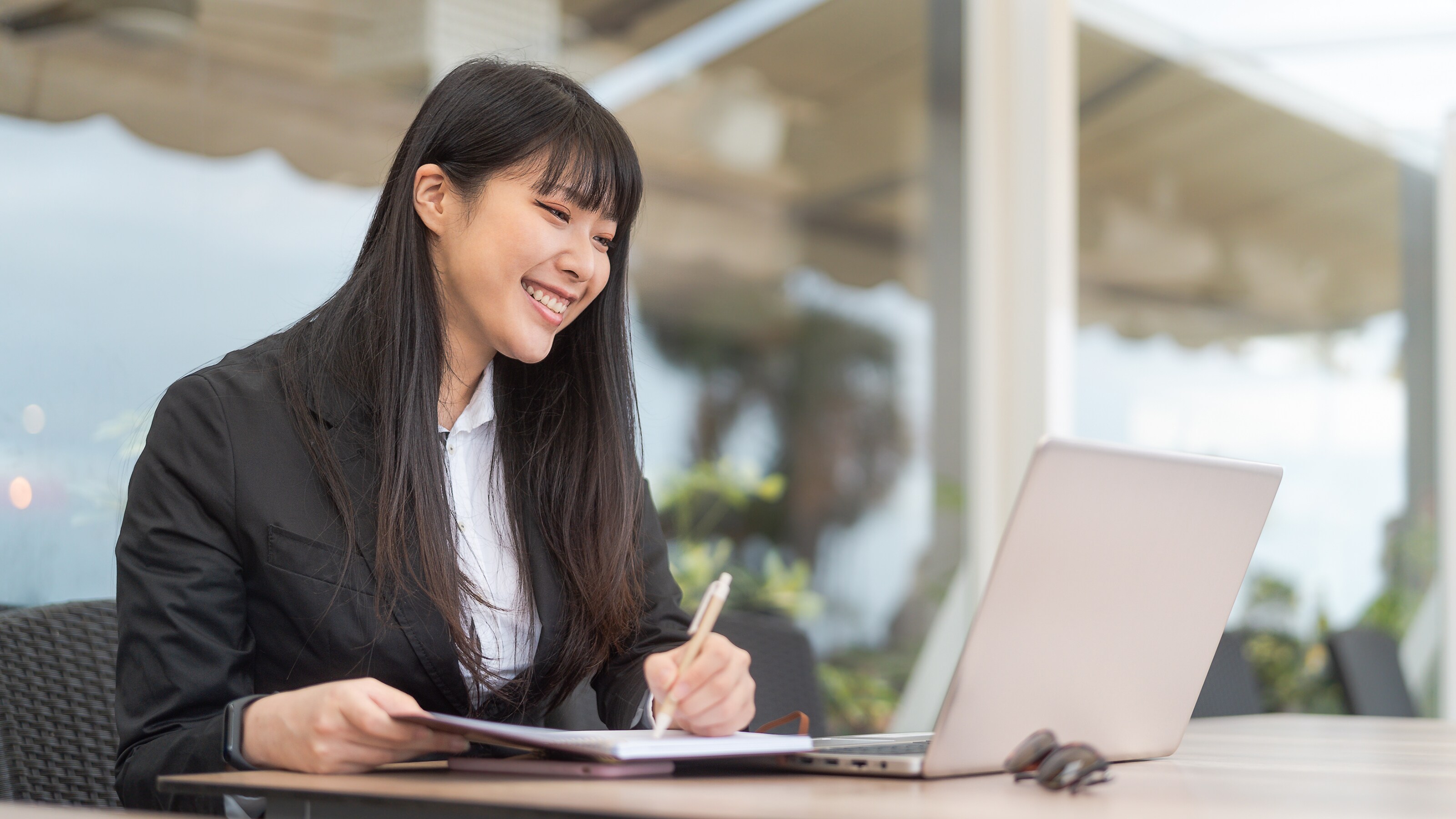 一足先に内定をゲットした大学生は どんな オンライン就活 テクを使ったか 背景で自己pr 男子も照明とメイク President Online プレジデントオンライン 一足先に内定をゲットした大学生は どんな オンライン就活 テクを使ったか 背景で自己pr 男子も照明とメイク President Online プレジデントオンライン