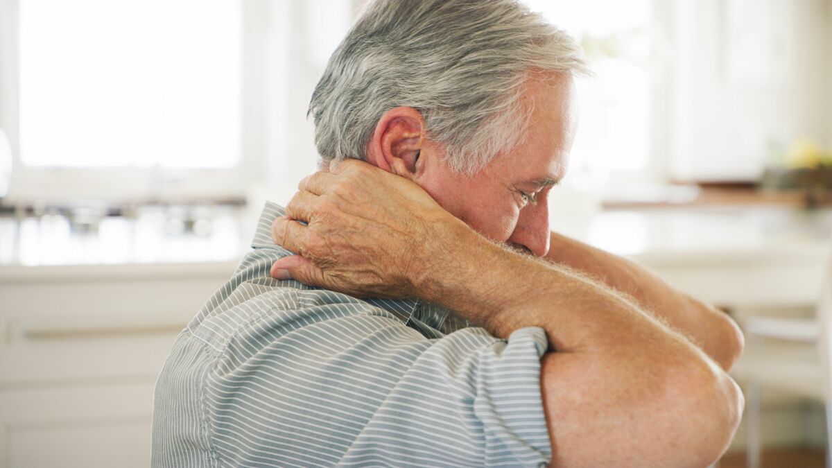 ある日､突然頭が上がらなくなる…日本人にジワジワと増えている｢首下がり症候群｣の危険なサイン あごが胸にくっつき､前を見続けられない (4ページ目)  | PRESIDENT Online（プレジデントオンライン）