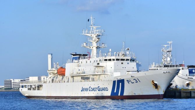 横浜港に係留された海上保安庁の船