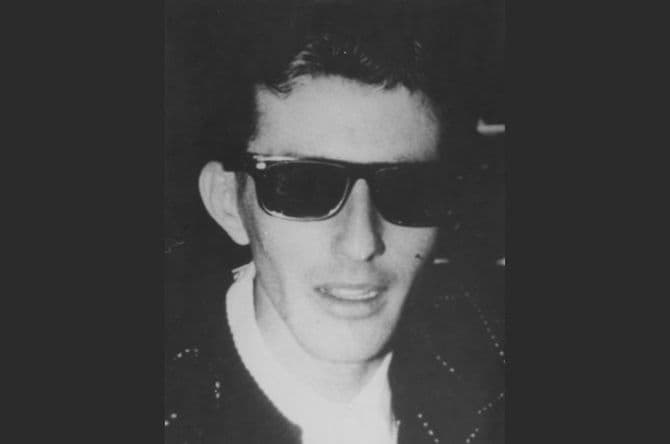 サングラスをかけたジルベルト・ロペス