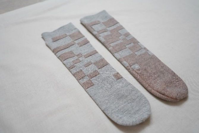 裏返しても違和感なく履けるよう工夫されている。