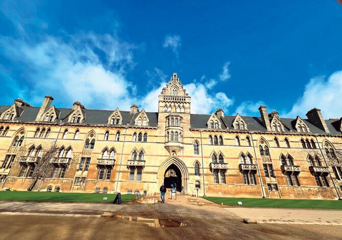 オックスフォード大に通う日本人留学生の学費は年間680万～1100万円ほど。