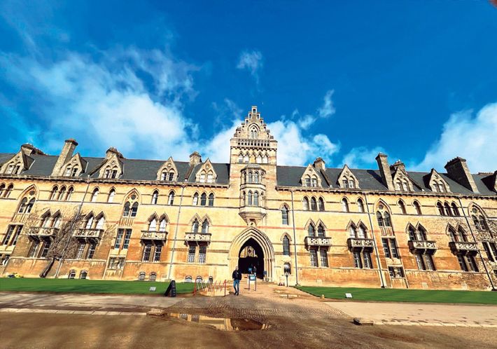 オックスフォード大に通う日本人留学生の学費は年間680万～1100万円ほど。