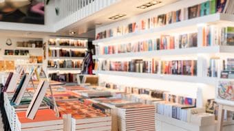 なぜ本屋に行くと運が上がるのか…グーグル勤務で気づいた｢アマゾンより本屋に足を運ぶべき｣納得の理由