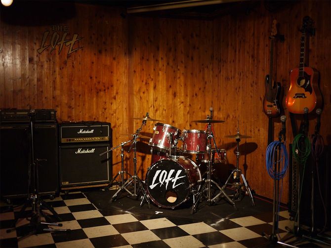 1973年、西荻窪に誕生した「ロフト」は数々のミュージシャンを輩出してきた。ロフトの軌跡は日本のフォーク&ロックの歴史でもある。