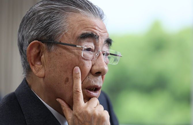 インタビューに答えるセブン＆アイ・ホールディングスの鈴木敏文名誉顧問＝2018年4月17日、東京都千代田区