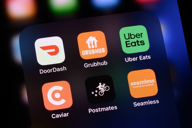 米国のフードデリバリーアプリ。DoorDash, GrubHub, Uber Eats, Caviar, Postmates, Seamless