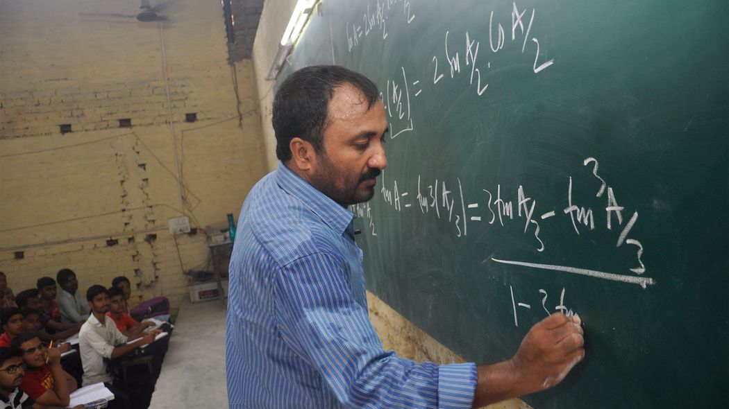 ケンブリッジ大留学の夢は貧困で潰えた…絶望の天才数学青年が｢インドの東大｣合格率100%の無償塾を創るまで