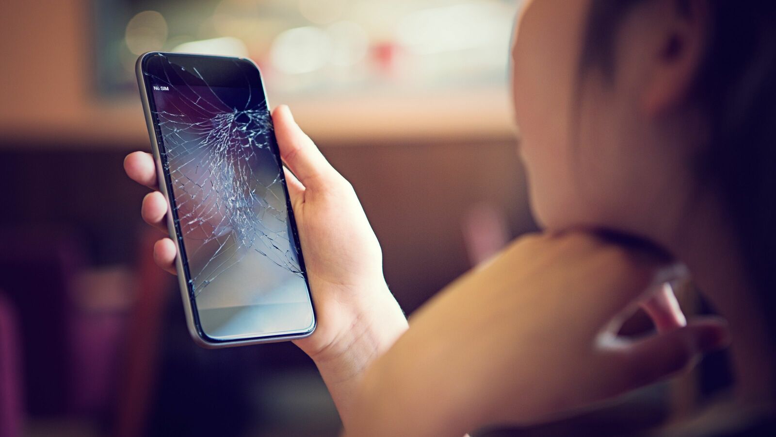 ｢壊れてほしくないけど、壊れてほしい｣と思っている…自分の物をわざと雑に扱う人の｢深層心理｣ ｢アクシデント｣で新製品への買い替えを早めたい