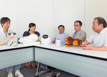 "人の心鷲づかみ"新型aiboは介護に使える