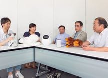 "人の心鷲づかみ"新型aiboは介護に使える