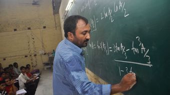 ケンブリッジ大留学の夢は貧困で潰えた…絶望の天才数学青年が｢インドの東大｣合格率100%の無償塾を創るまで