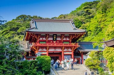 日本の四季 ふるさとへの旅 10〜18 観光/名所/写真/歴史/名産/コラム等 鎌倉幕府の成立は1192年ではなく1185年」は真っ赤なウソ…いまの