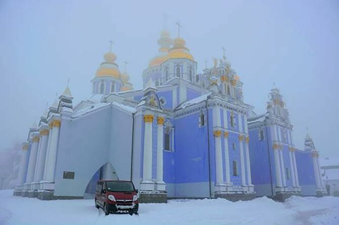 ウクライナのキーウ（キエフ）に立つウクライナ正教会聖ミハイル修道院