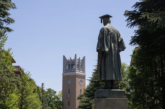 早稲田大学