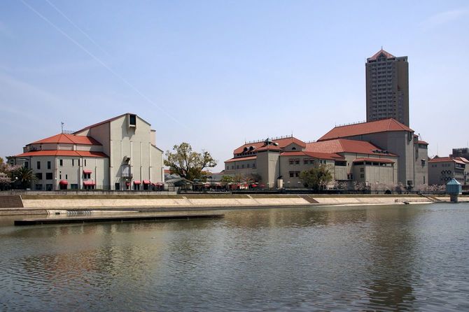 宝塚大劇場・バウホールと宝塚音楽学校