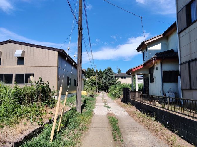 新築された倉庫(左側)