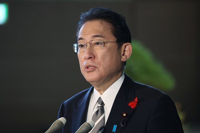 衆院解散について記者団の質問に答える岸田文雄首相=2021年10月14日午前、首相官邸