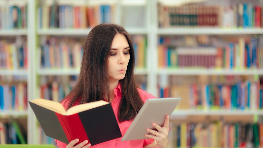 『スマホ脳』の著者が断言…スマホで読んでもいい文章と紙で読むべき文章の根本的な違い 脳への定着度がまるで違う