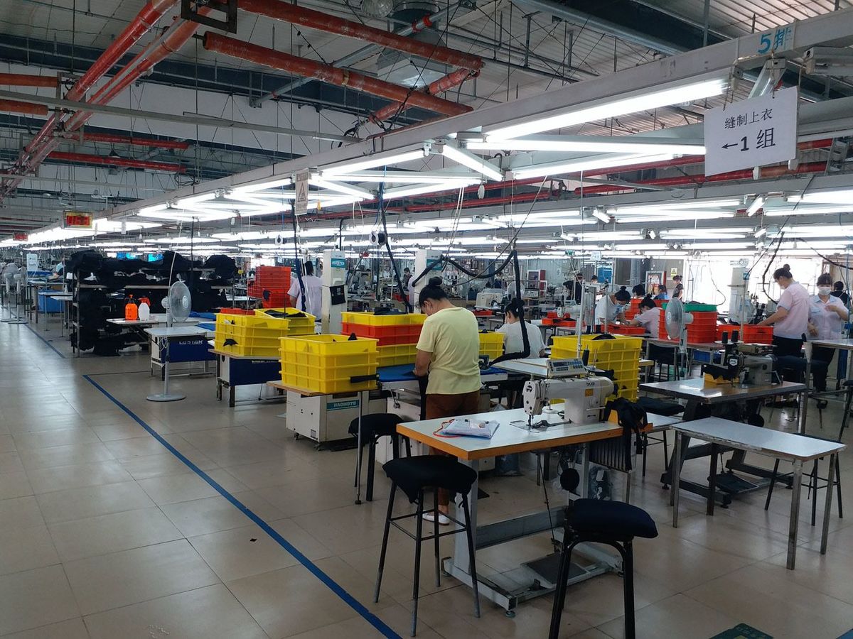 中国製オーダースーツを作る北京工場の様子