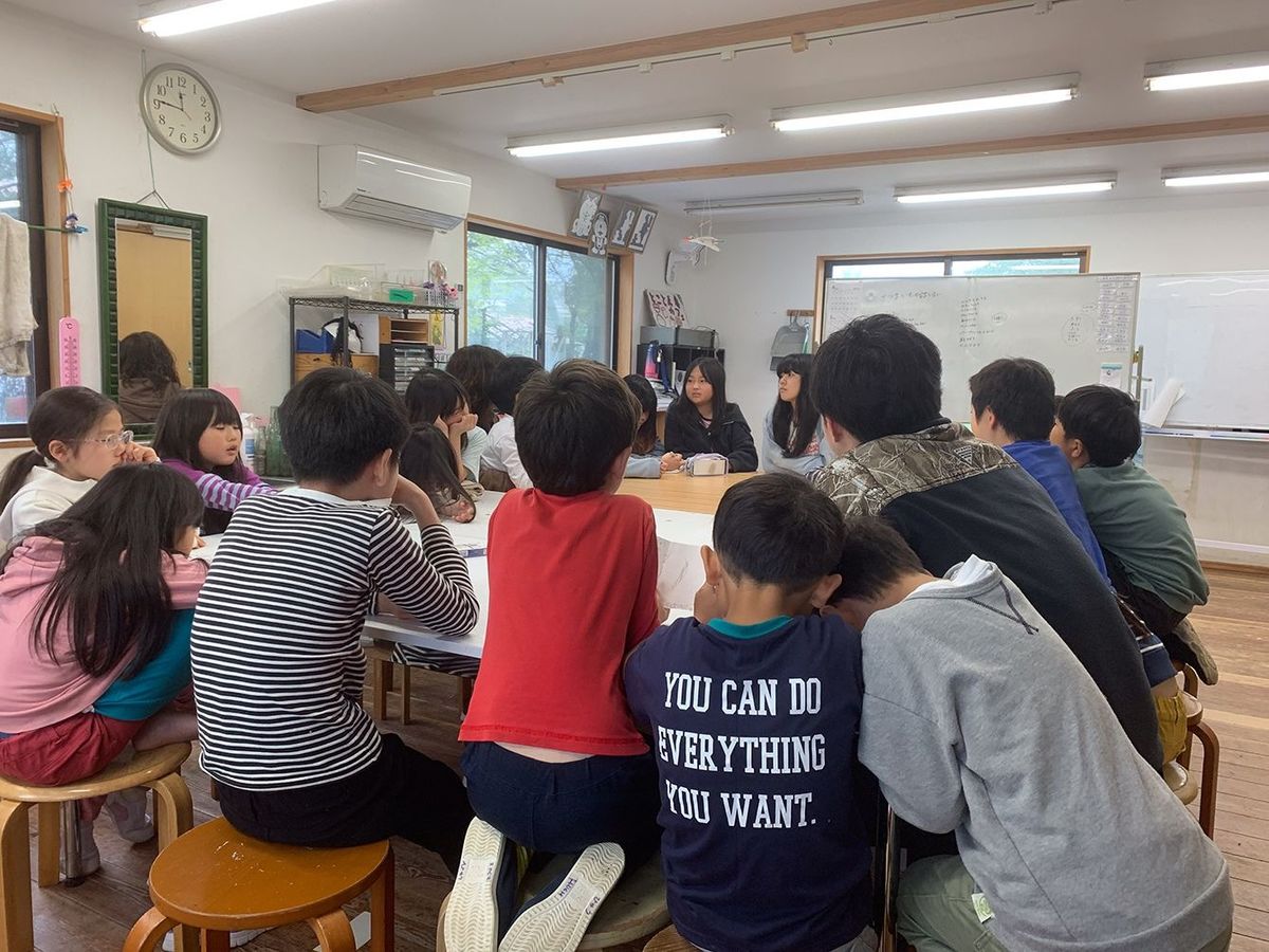 子どもが議長を務めるプロジェクトの話し合い