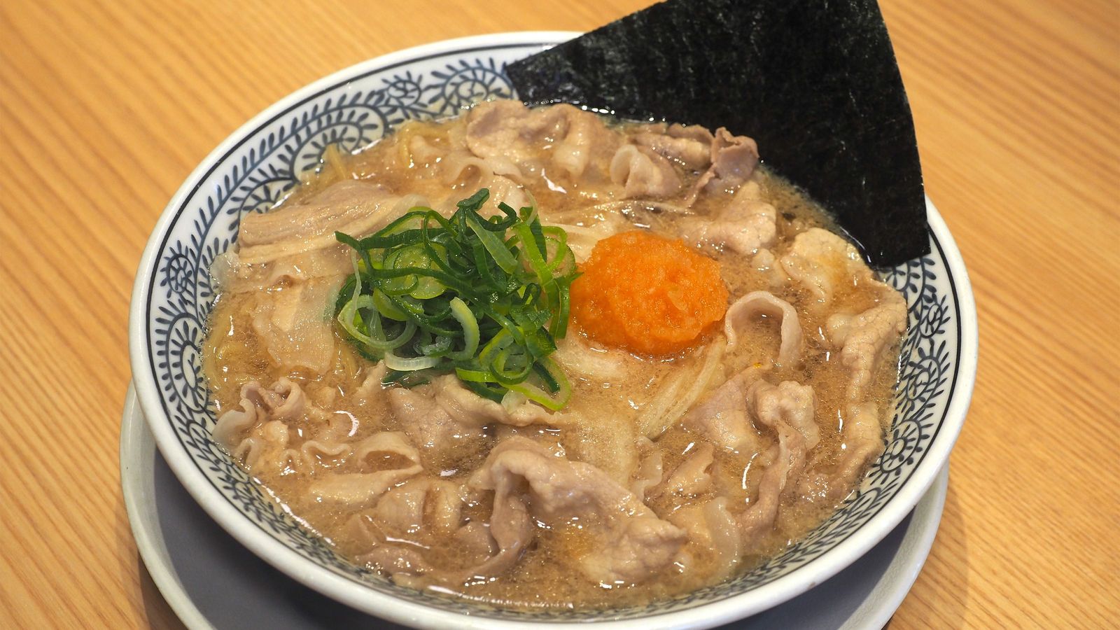 だからファミリー客が次々と来店している…快進撃を続ける｢丸源ラーメン｣と競合チェーンの決定的違い 麺は機械で茹でるのに､スープは手作りにこだわる