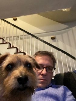 イアン・ブレマー氏と愛犬のムース