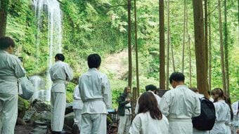 人気沸騰中! 滝行はなぜ最高の修行なのか